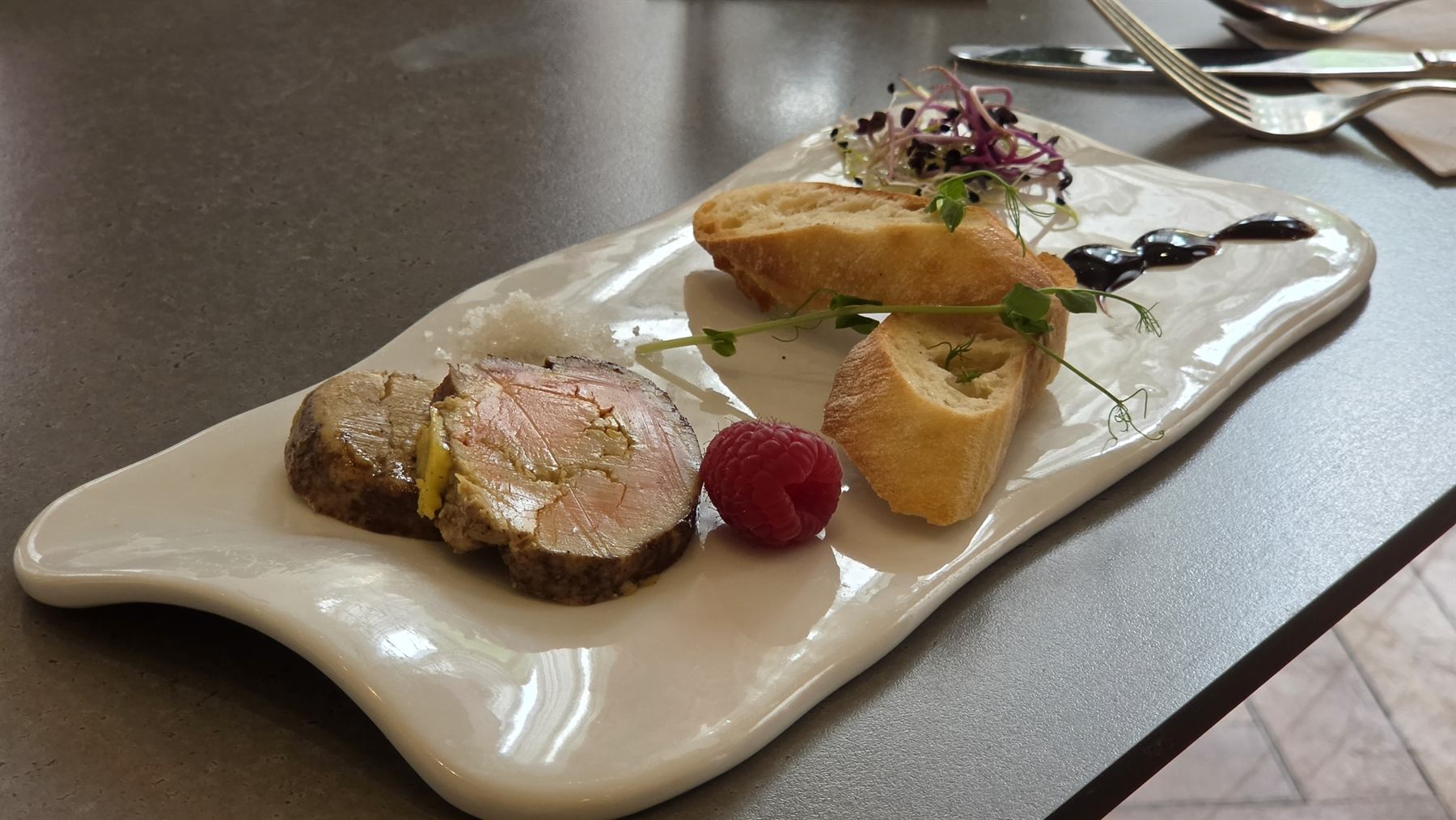 Pressé de foie, baguettine grillée